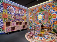 Dolce&Gabbana Universe: Η πιο χρωματιστή συλλογή που θα θέλεις να αγοράσεις για το σπίτι σου Dolce&Gabbana Universe: Η πιο χρωματιστή συλλογή που θα θέλεις να αγοράσεις για το σπίτι σου