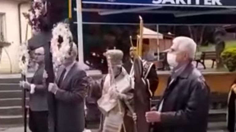 Επιτάφιος 2022: Σε κλίμα συγκίνησης και κατάνυξης η περιφορά του Επιταφίου στην Κωνσταντινούπολη [vid]