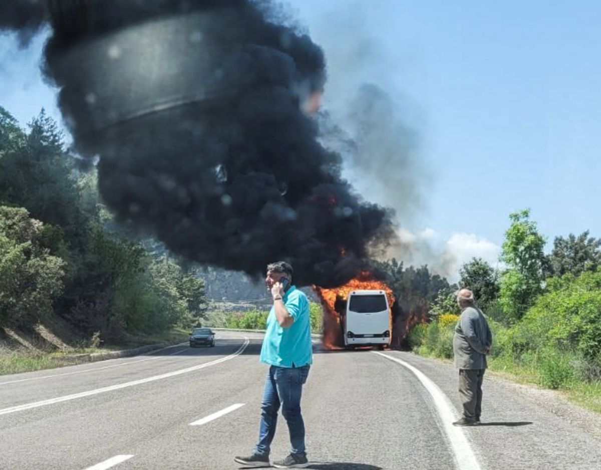 Φωτιά σε λεωφορείο στον Μπράλο Φθιώτιδας