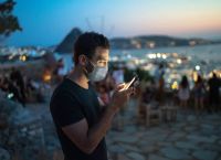 Κύπρος: Επαναφορά της μάσκας στους εσωτερικούς χώρους Κύπρος: Επαναφορά της μάσκας στους εσωτερικούς χώρους