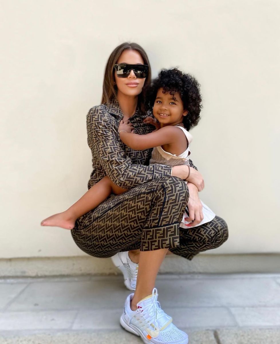 Οργή του κόσμου για τις Kardashians έμπαιναν στα παιχνίδια στη Disneyland μόνες τους