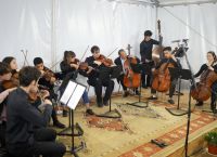 Ο γνωστός τσελίστας Γιο Γιο Μα έπαιξε μουσική στη Λισαβόνα μαζί με Αφγανούς μουσικούς που πήραν άσυλο