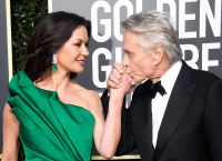 Catherine Zeta-Jones – Michael Douglas: Πιο ευτυχισμένη από ποτέ η οικογένεια ποζάρει στον φακό
