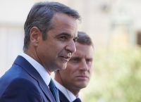 Μακρόν στα χνάρια Μητσοτάκη
