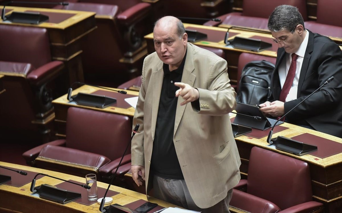 Φίλης: «Φωτογραφίζει» την ΝΔ σαν υπεύθυνη για ανθρωποκτονίες και βιασμούς [!]