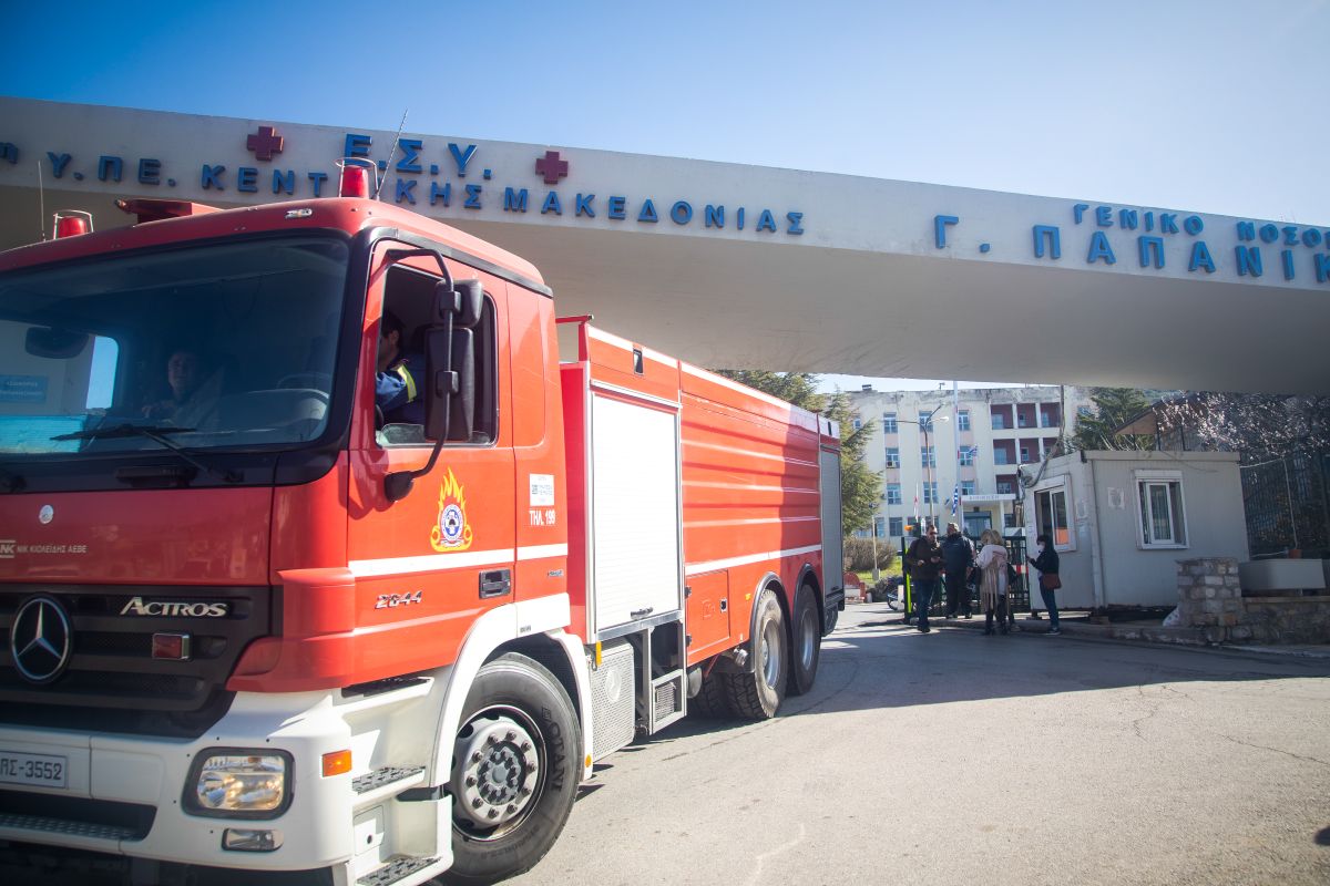 Συγκλονίζουν οι μαρτυρίες από την έκρηξη στο “Παπανικολάου” – “Είναι σαν να έπεσε βόμβα…”