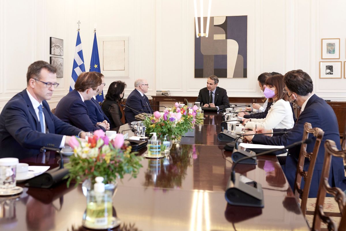 Συνάντηση του Πρωθυπουργού με τον Πρόεδρο της Γερουσίας του Καναδά και αντιπροσωπεία γερουσιαστών