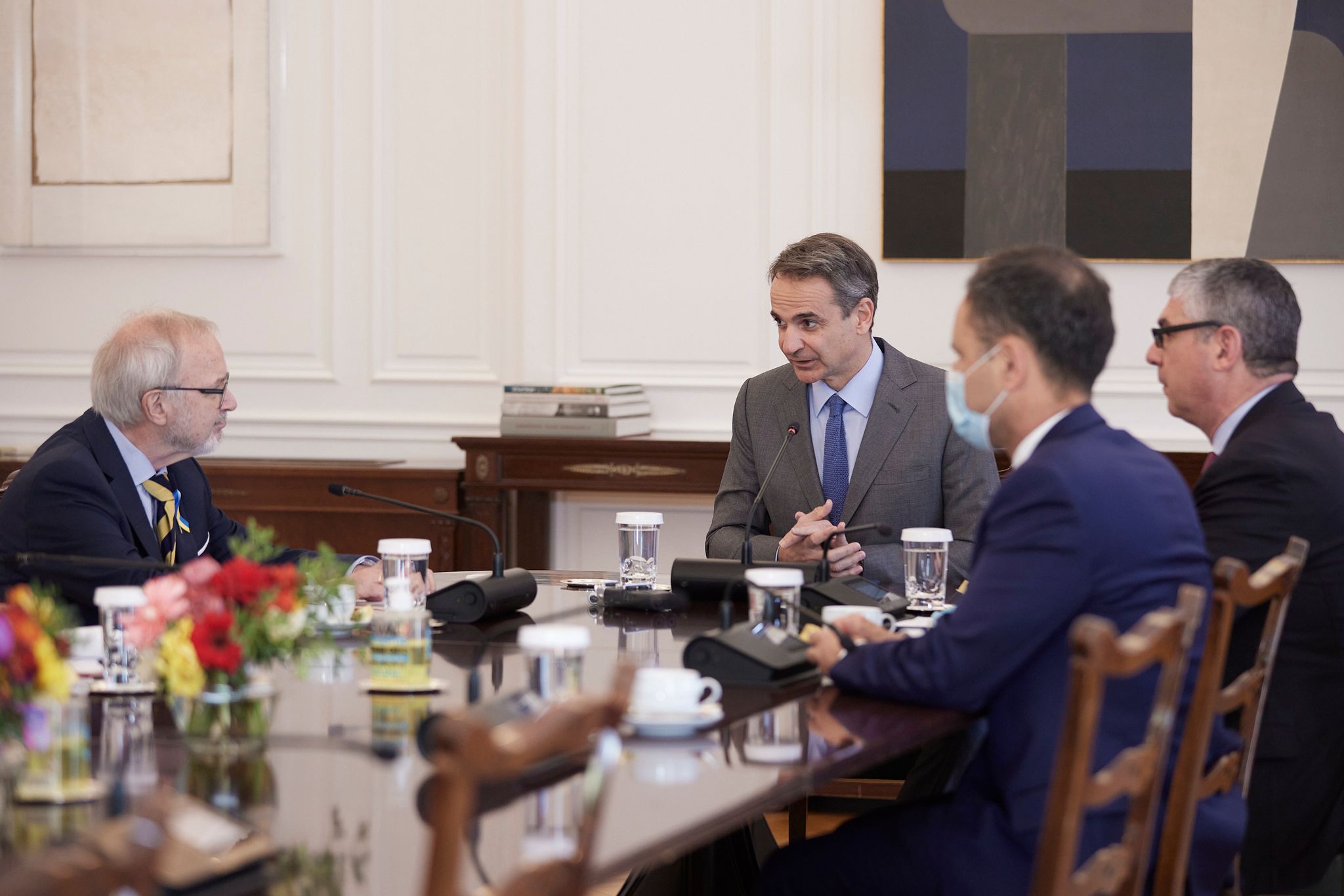 Συνάντηση Μητσοτάκη με πρόεδρο ΕΤΕπ: Έτοιμη να παράσχει πρόσθετη χρηματοδότηση