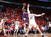 NBA: Στα ημιτελικά οι Σανς, Μάβερικς και Σίξερς NBA: Στα ημιτελικά οι Σανς, Μάβερικς και Σίξερς