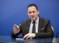 Πέτσας: Υπέγραψε νέες εντάξεις έργων ύψους 314 εκατ. ευρώ Πέτσας: Υπέγραψε νέες εντάξεις έργων ύψους 314 εκατ. ευρώ