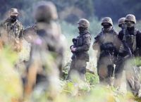 Πολωνία: Υποδέχεται με θέρμη του Ουκρανούς – Χτίζει “τείχος” στα σύνορα με τη Λευκορωσία