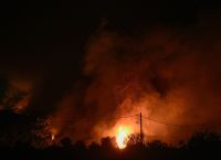 Φωτιά στο Κρανίδι: Ξενοδοχείο παραδίνεται στις φλόγες – Ολοκληρωτική η καταστροφή [vid]