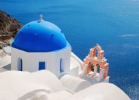Τουρισμός: Χαμόγελα για την αύξηση των εσόδων – Σκεπτικισμός για το μεγάλο έλλειμα από τα καύσιμα