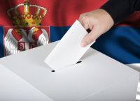 Εκλογικός “πυρετός” στη Σερβία με τριπλές κάλπες