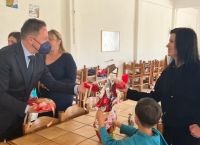 Πέτσας: Μήνυμα αλληλεγγύης στο πλευρό Ουκρανών προσφύγων στη Ραφήνα,