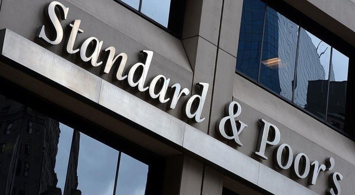 Standard and Poor’s: Αναβάθμισε την ελληνική οικονομία από ΒΒ σε BB+