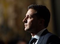 Grammys: Βιντεοσκοπημένο μήνυμά έστειλε ο Ζελένσκι – «Οι δικοί μας μουσικοί φοράνε αλεξίσφαιρα αντί σμόκιν»