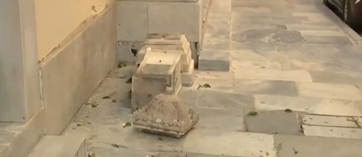 Βανδαλισμός της εκκλησίας του Αγίου Γεωργίου στην πλατεία Καρύτση