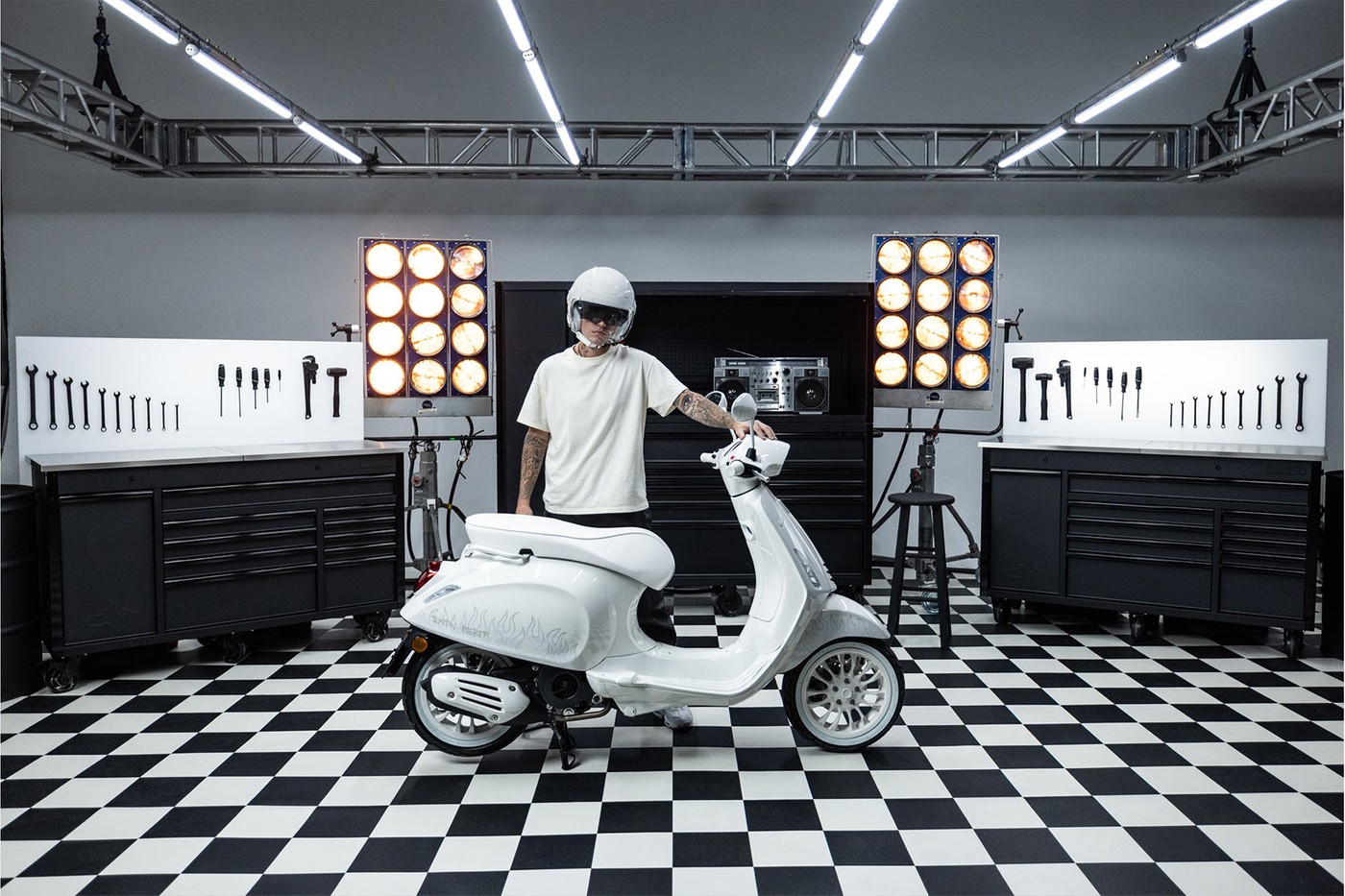 Justin Bieber – Vespa: Μια συνεργασία που μας εξέπληξε θετικά