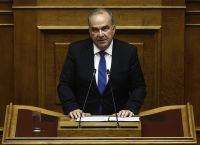 Παπαθανάσης: Με την κατάργηση της ρήτρας θα υπάρξουν μειώσεις έως 80% στα τιμολόγια
