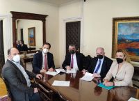Σύμβαση ΥΠΟΙΚ – ΕΑΤΕ: Για επενδύσεις 500 εκατομμύρια σε καινοτομία και εξωστρέφεια μέσω του Ταμείου Ανάκαμψης