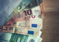Πληρωμές Μεγάλη Εβδομάδα: Στα ATM 5 εκατομμύρια δικαιούχοι για επιδόματα, συντάξεις και επιταγή ακρίβειας Πληρωμές Μεγάλη Εβδομάδα: Στα ATM 5 εκατομμύρια δικαιούχοι για επιδόματα, συντάξεις και επιταγή ακρίβειας