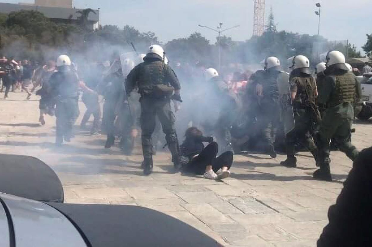 ΑΠΘ: Άγρια επεισόδια μεταξύ ΜΑΤ και φοιτητών – Τρεις συλλήψεις