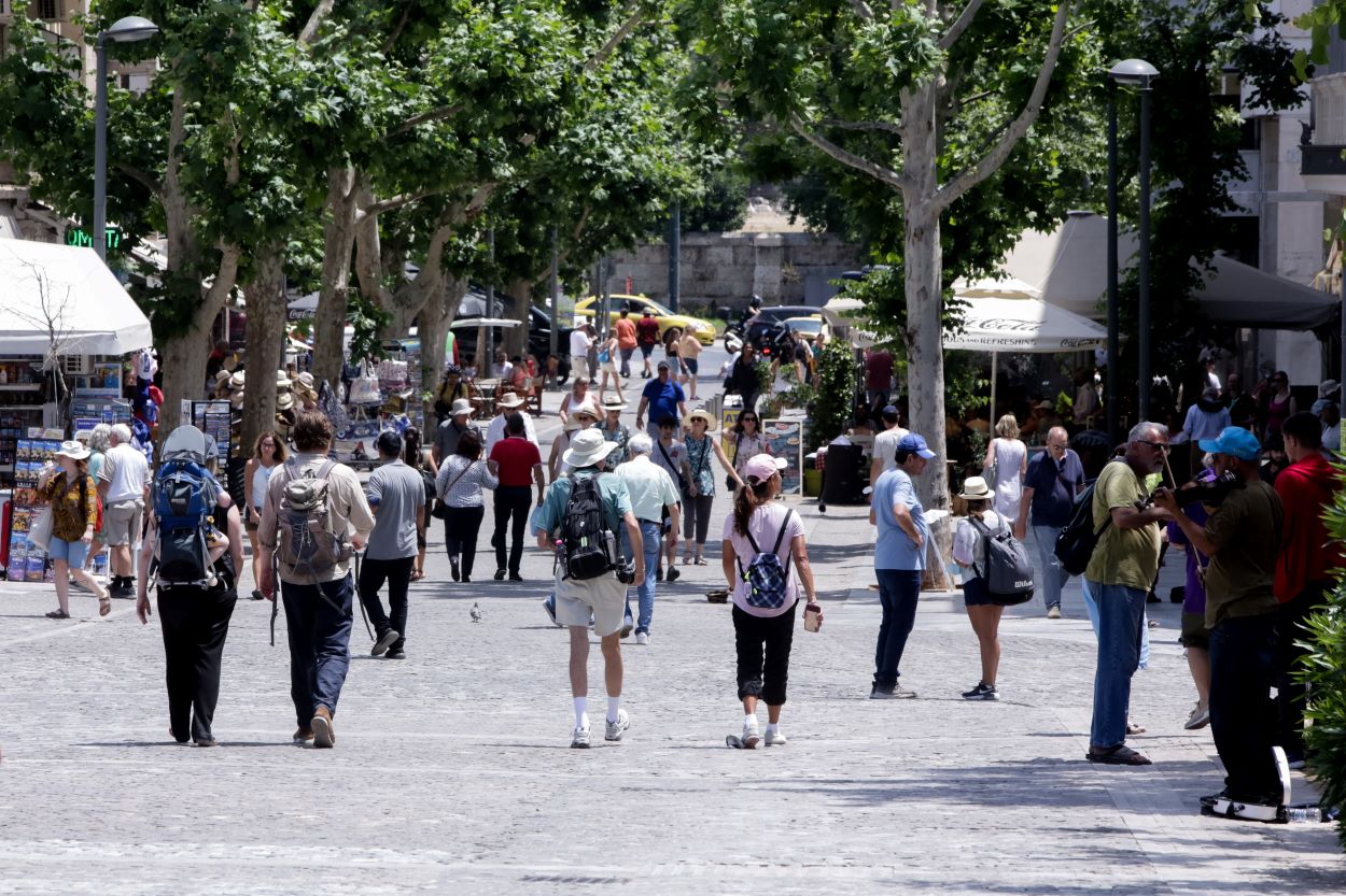 Κορωνοϊός [4/6]: 15 θάνατοι και 3.313 νέα κρούσματα