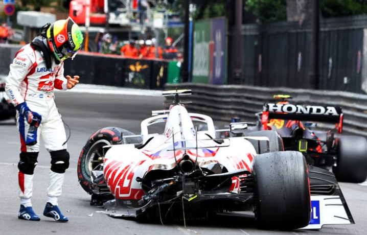 Formula 1: Σοκαριστικό ατύχημα για τον Σουμάχερ – Διαλύθηκε το μονοθέσιο [vid]