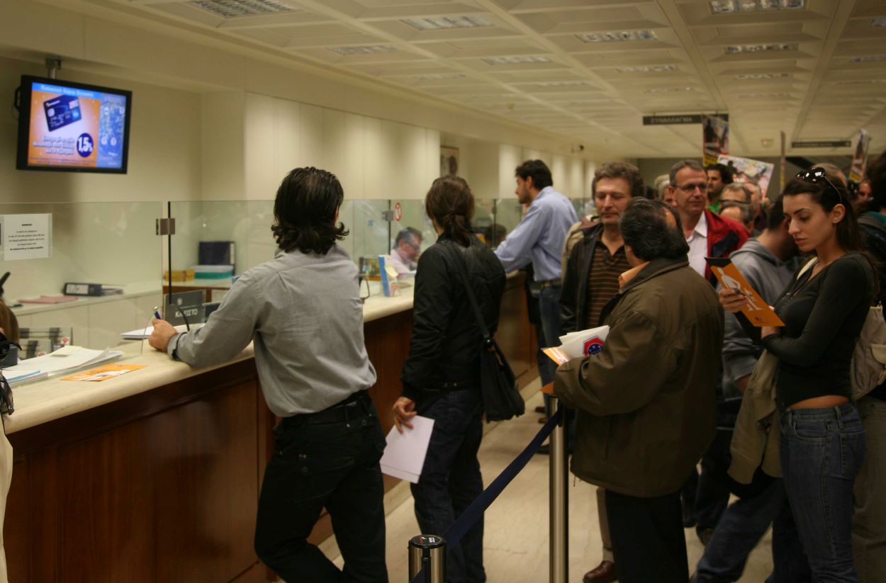 Υπουργείο Οικονομικών: Αύξηση της πίεσης σε τράπεζες και servicers για ανέβασμα ταχύτητας ρυθμίσεων δανείων