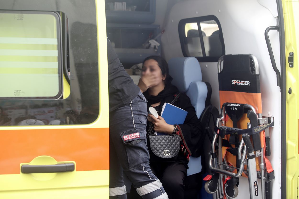 Φωτιά στη Θεσσαλονίκη: Διασωληνωμένα δύο άτομα – Δεκάδες απεγκλωβισμοί