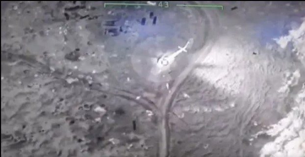 Ουκρανία: Η στιγμή που ουκρανικό drone “χτυπά” ρωσικό ελικόπτερο [vid]