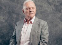 Άντονι Χόπκινς: Γίνεται μοντέλο καμπάνιας ρούχων