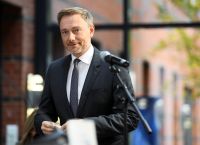 Λίντνερ: “Η Γερμανία κυβερνάται από το κέντρο και δεν παρασύρεται προς τα αριστερά”