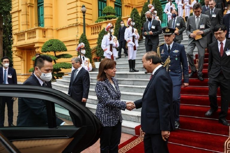 Greek President Katerina Sakellaropoulou was welcomed by President of the Socialist Republic of Vietnam