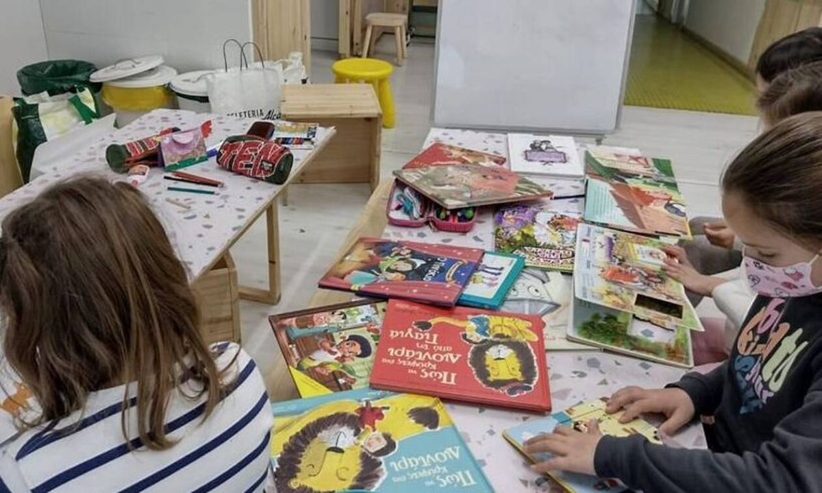 Μαξίμου: Αποστολή βιβλίων στα ελληνόπουλα της Μαδρίτης