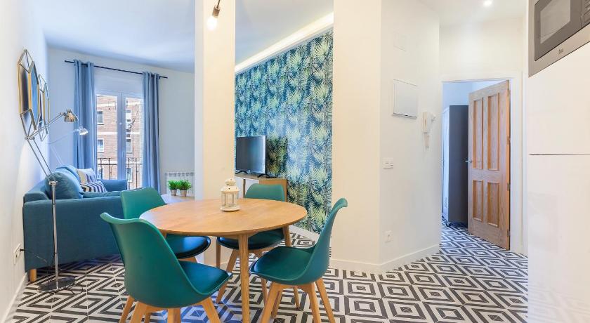 Blue Glass Apartment: Το μπλε διαμέρισμα που θα σε κάνει να μετακομίσεις στη Μαδρίτη