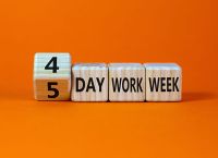 Greece to adopt the four-day working week