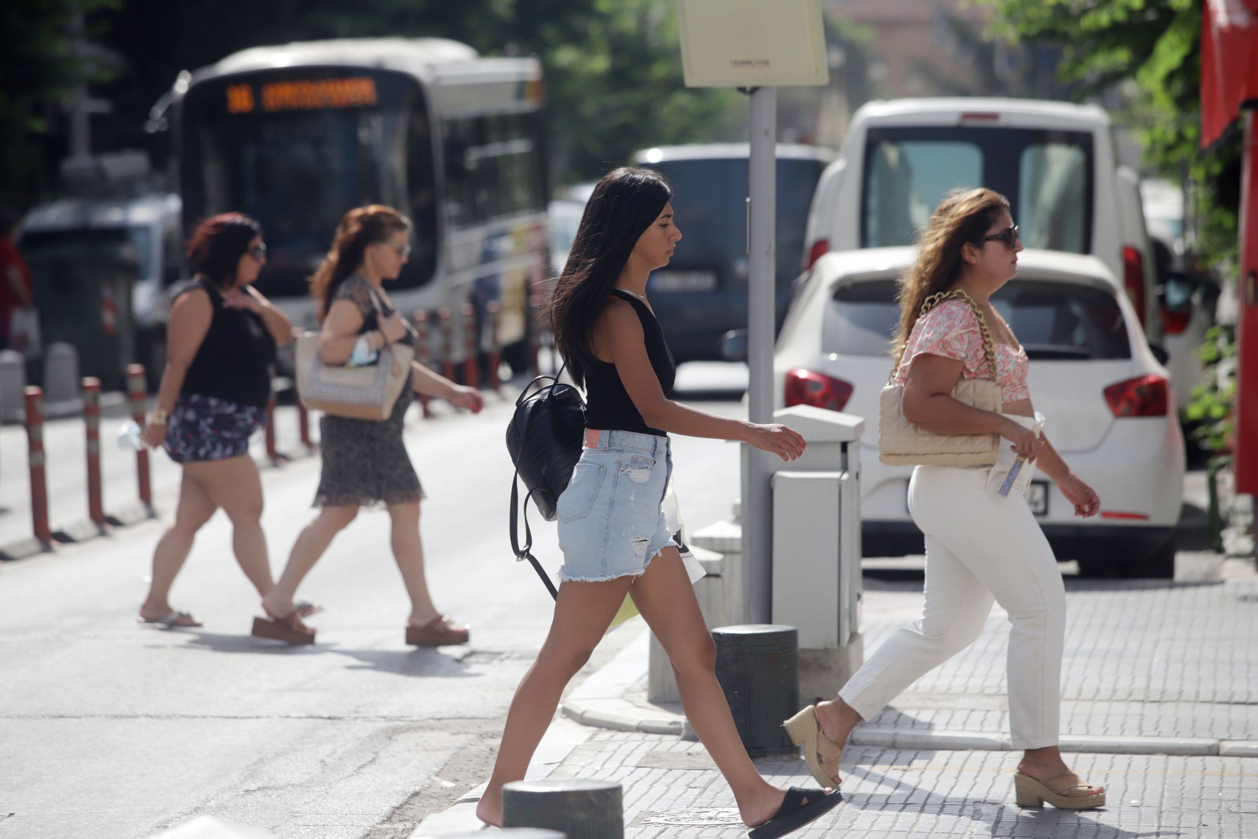 Καιρός καύσωνας: Μία ανάσα πριν τα πρώτα 40αρια