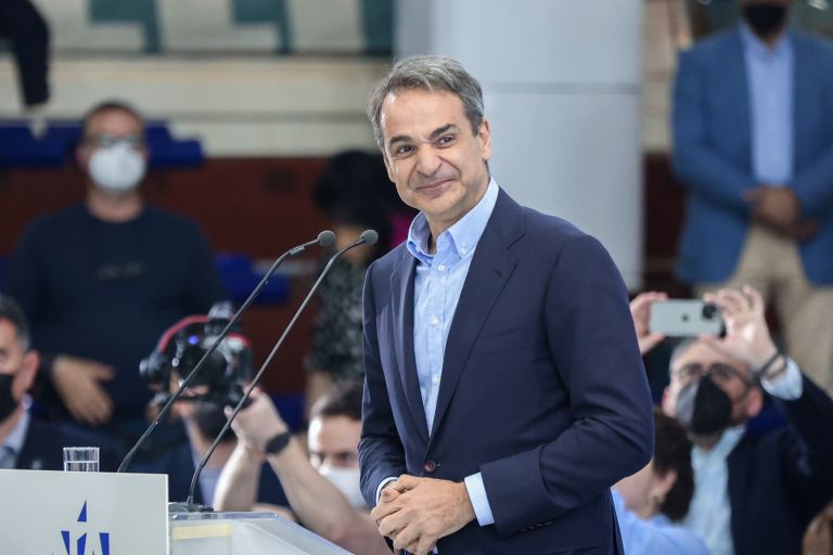 Prime Minister Kyriakos Mitsotakis will meet investors at Davos forum