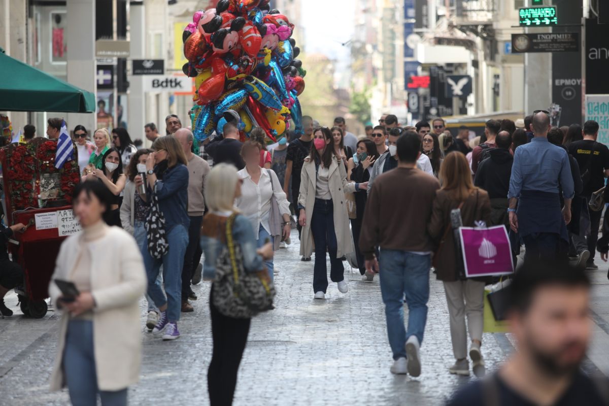 Τέλος η μάσκα από 1 Ιουνίου: Τι ισχύει σε εσωτερικούς χώρους, σχολεία αεροπλάνα και ΚΤΕΛ