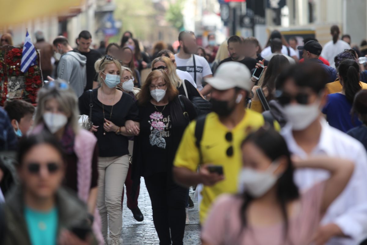 Κορωνοϊός: Έξαρση του ιού μέσα στο καλοκαίρι προβλέπει ο καθηγητής Τζανάκης