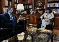 Μητσοτάκης σε Σακελλαροπούλου: Θα ανακοινώσουμε σχέδιο στήριξης για νοικοκυριά και επιχειρήσεις