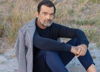 Κωνσταντίνος Καζάκος: Φόρεσε την στολή του τσολιά και μάγεψε κριτές και τηλεθεατές Κωνσταντίνος Καζάκος: Φόρεσε την στολή του τσολιά και μάγεψε κριτές και τηλεθεατές