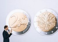 Greece: New bicentennial two-euro coin is put into circulation