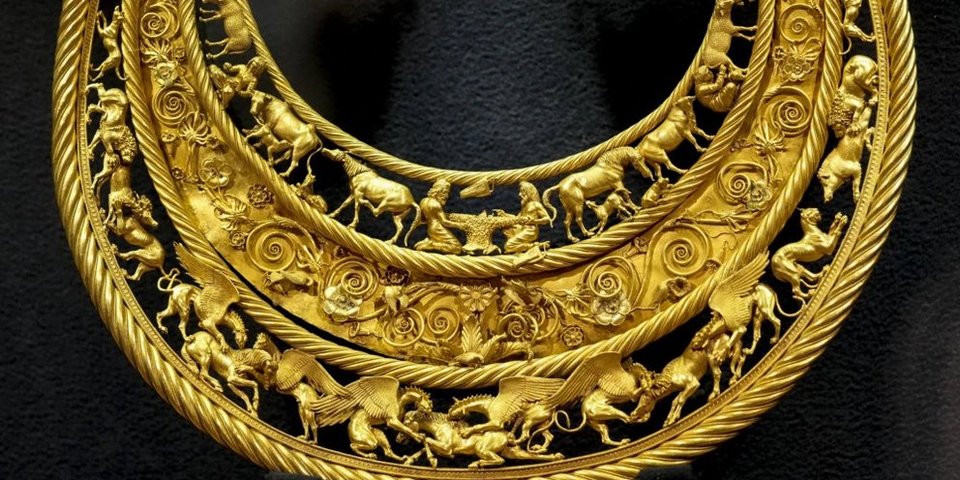 Golden-Scythian-pectoral
