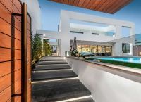 ‘Golden villas’ in high demand on Athens Riviera ‘Golden villas’ in high demand on Athens Riviera