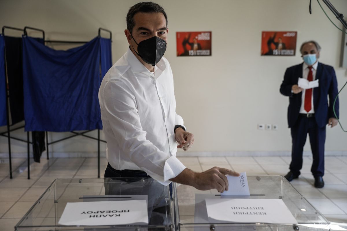 Τσίπρας εκλογές: Οι πολίτες να πάρουν τον ΣΥΡΙΖΑ στα χέρια τους