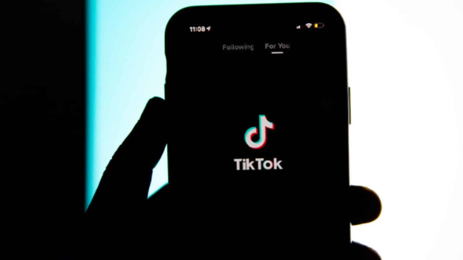 Blackout Challenge: Τι είναι το “φονικό” παιχνίδι του TikTok- Φόβοι ότι ήρθε στην Ελλάδα