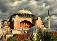 Αγιά Σοφιά: Ακόμα μία ζημιά στο εσωτερικό του μνημείο – Έσπασαν και αρχαία μάρμαρα του δαπέδου [pic]